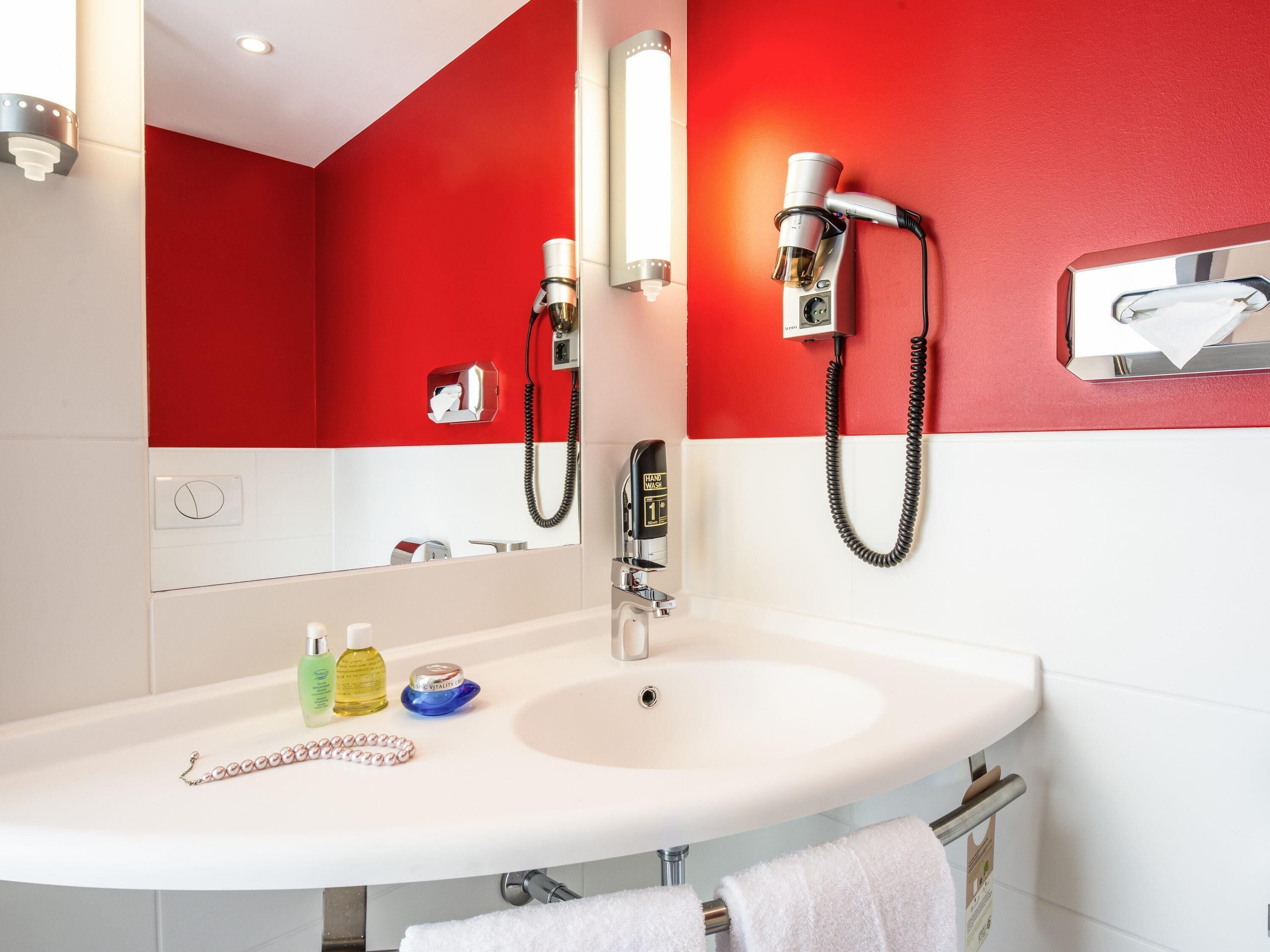 room | laptop workspace, blackout curtains, soundproofing, free wifi