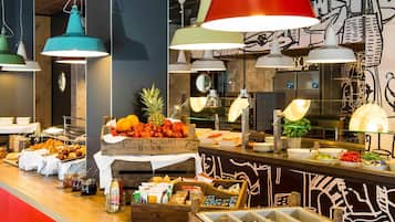 Desayuno buffet todos los días (con cargo)