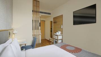 Hypo-allergenic bedding, in-room safe, desk, laptop workspace