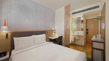 Hypo-allergenic bedding, in-room safe, desk, laptop workspace