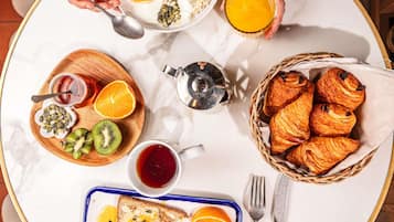Daily buffet breakfast for a fee