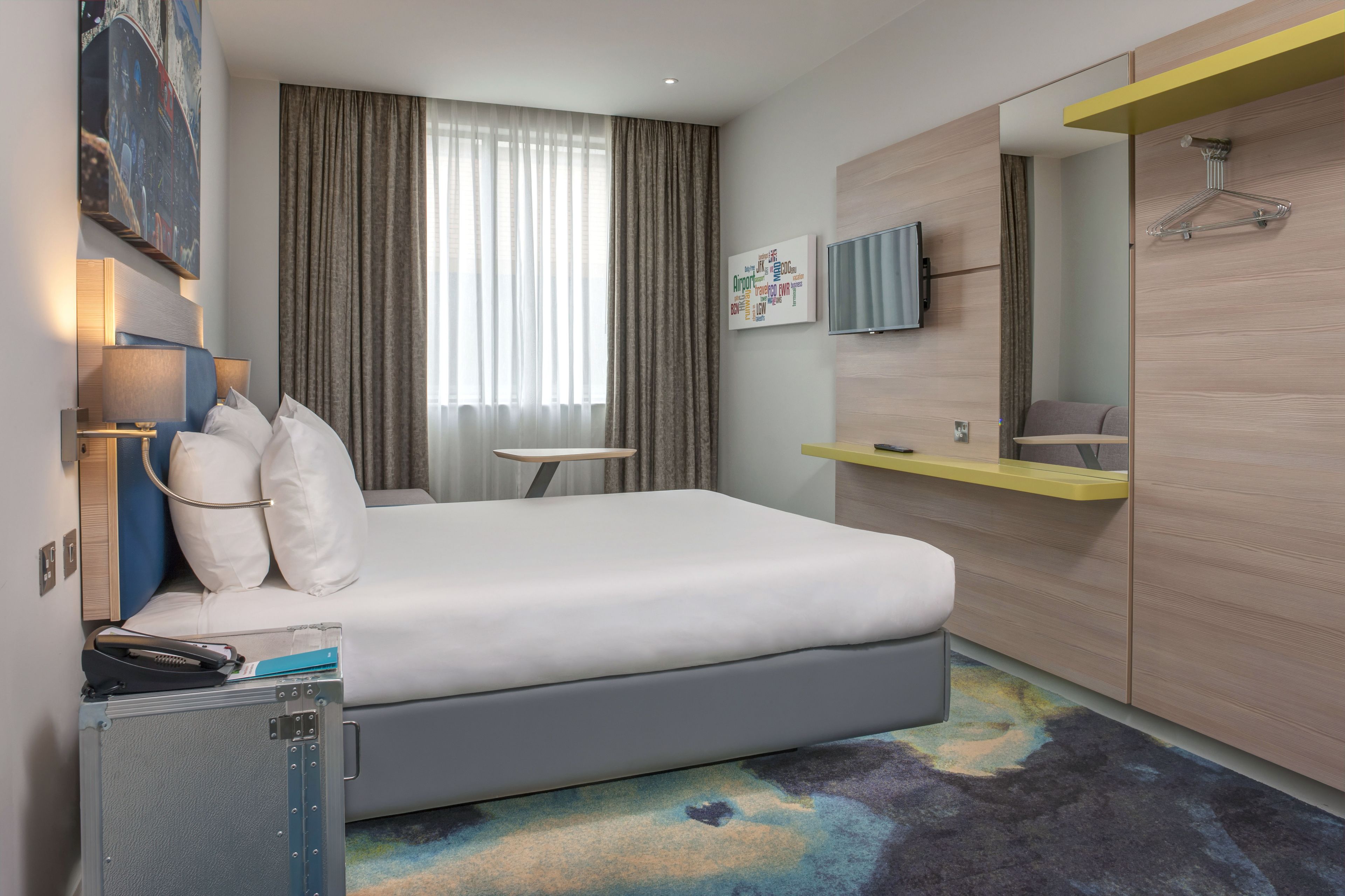 room, 1 queen bed (the queen) | individually decorated, iron/ironing board, free wifi, bed sheets