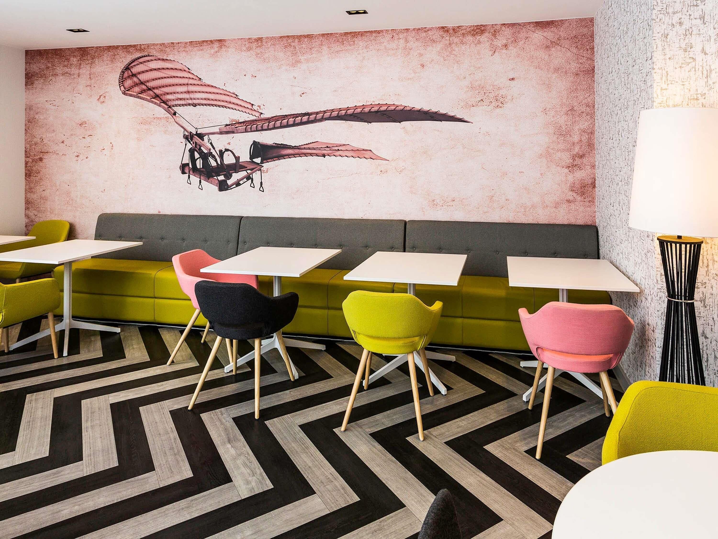 breakfast, lunch, dinner served; international cuisine