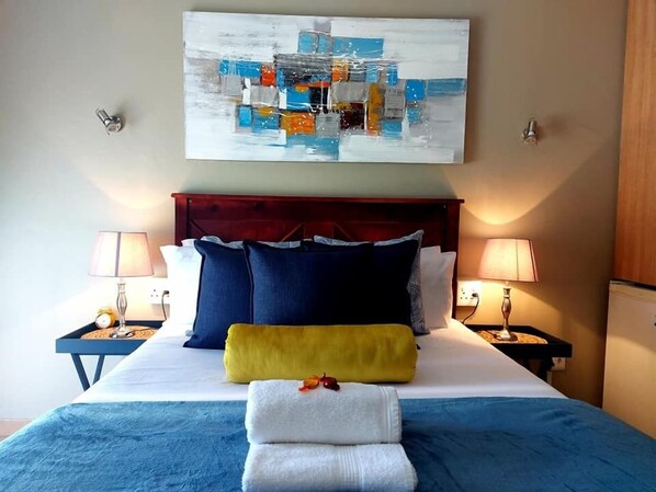 Minibar, in-room safe, desk, iron/ironing board