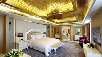 Minibar, in-room safe, desk, iron/ironing board