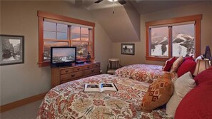 Deluxe House, 4 Bedrooms, Mountain View, Mountainside