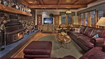 Deluxe House, 6 Bedrooms, Mountain View, Mountainside | Living area | Flat-screen TV, fireplace