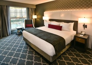 Deluxe King Room | Premium bedding, in-room safe, desk, blackout drapes - The Guest House at Graceland (Memphis)