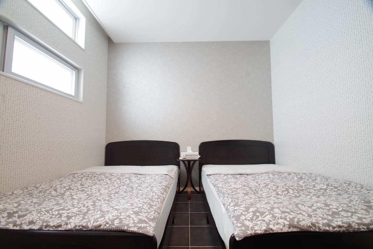 Kamar, Beberapa Tempat Tidur, Bebas Asap Rokok (For 2 people, WiFi) | Setrika/meja setrika dan Wi-Fi gratis