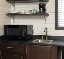 经济小屋, 1 间卧室, 无烟房, 山景 | 起居区 | 29-英寸纯平电视（配备卫星频道）