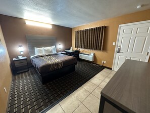 Basic Room, 1 Queen Bed, Non Smoking | Blackout curtains, free WiFi, bed sheets - New Corral Motel (Victorville)