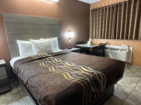 Basic Room, 1 Queen Bed, Non Smoking. New Corral Motel