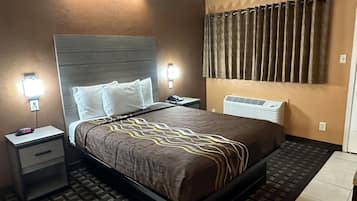 Habitación básica, 1 cama de matrimonio, no fumadores | Cortinas opacas, wifi gratis, ropa de cama