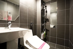 Artículos de tocador gratuitos, secador de pelo, batas, pantuflas