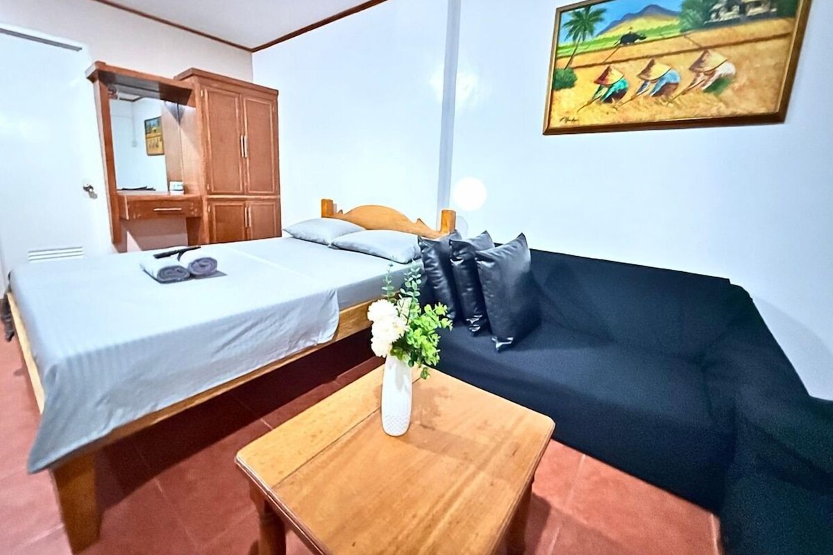 1 bedroom, hypo-allergenic bedding, in-room safe, desk