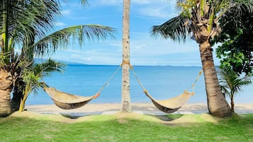 Tæt på stranden, liggestole, massage på stranden
