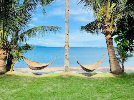 Beach nearby, sun-loungers, beach massages
