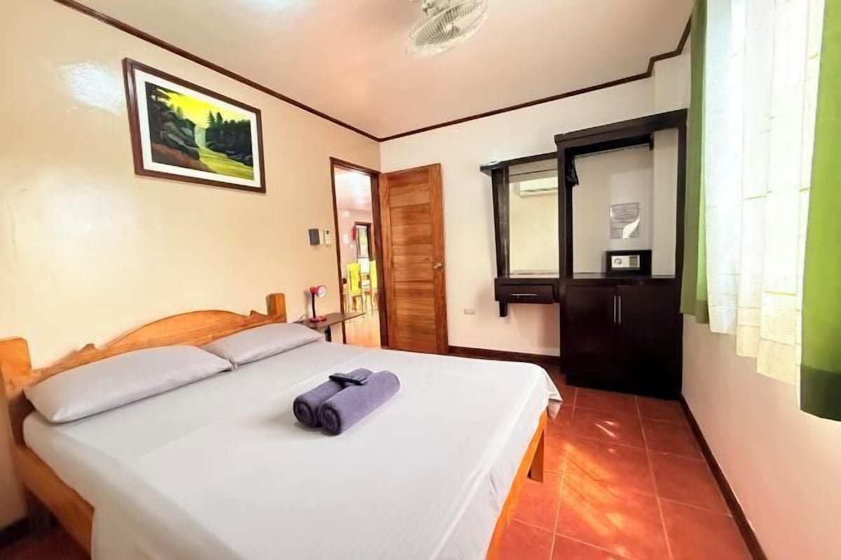 1 Schlafzimmer, Allergikerbettwaren, Zimmersafe, Schreibtisch