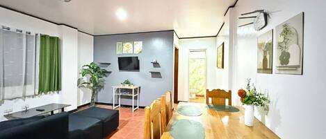 Comfort Condo, 1 Bedroom, Kitchen | Living area | 32-inch flat-screen TV with cable channels, LED TV