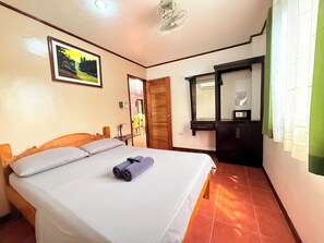 1 bedroom, hypo-allergenic bedding, in-room safe, desk - BADLADZ Staycation Condos (Puerto Galera)