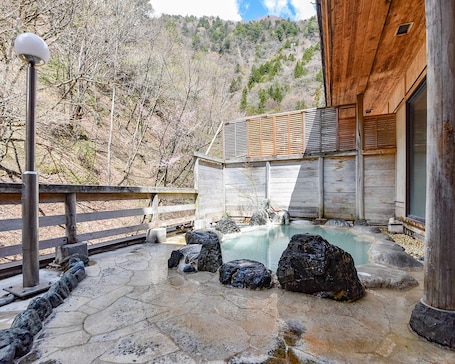 Hot springs. Shirahone Onsen Tsuruya Ryokan