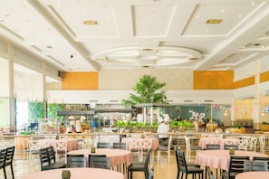 Daily buffet breakfast (THB 250 per person)