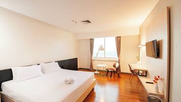 Minibar, desk, free WiFi