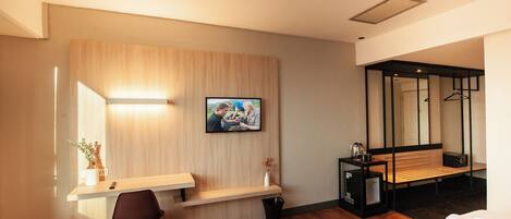 1 bedroom, minibar, desk, free WiFi