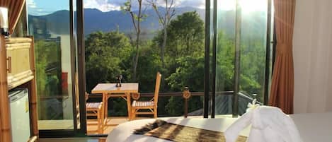 Deluxe Room with Spa Bath | Minibar, in-room safe, desk, free WiFi
