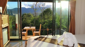 Deluxe Room with Spa Bath | Minibar, in-room safe, desk, free WiFi