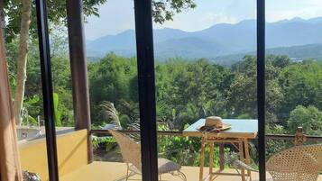 Deluxe Room with Spa Bath | Vista a la montaña