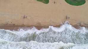 Na praia