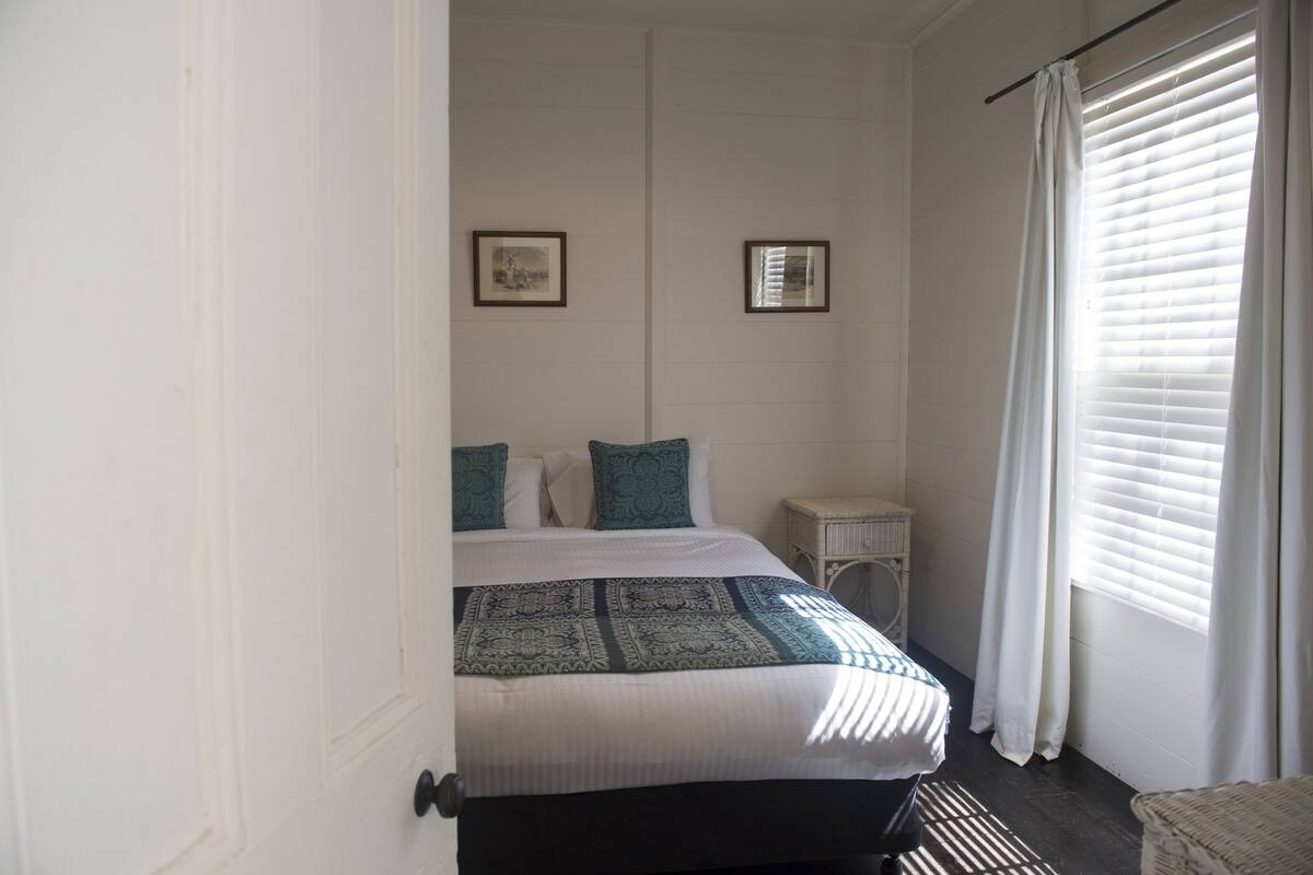 Comfort Double Room, 1 King Bed, Annex Building | 1 bedroom, desk, iron/ironing board