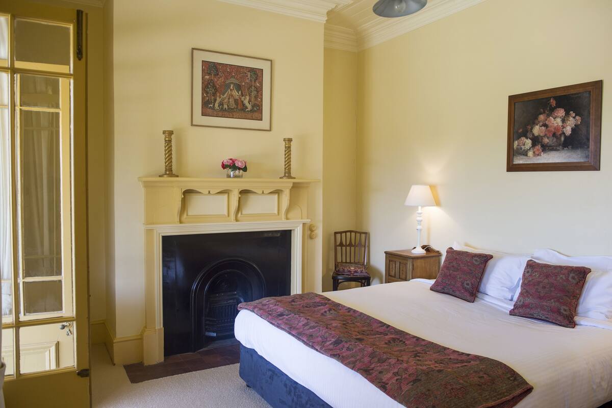 Comfort Suite, 1 King Bed | 1 bedroom, desk, iron/ironing board