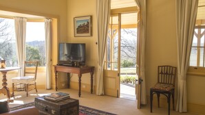 Comfort Suite, 1 King Bed | Garden view - Hillview Heritage Estate (Sutton Forest)