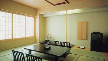 Tradisjonelt rom, ikke-røyk (Japanese) | Skrivebord, strykejern/-brett, wi-fi (inkludert) og sengetøy