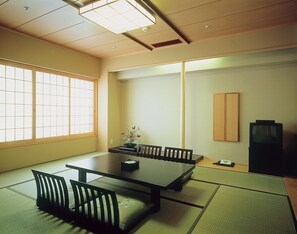 Desk, iron/ironing board, free WiFi, bed sheets - Hotel Monarque Tottori (Tottori)