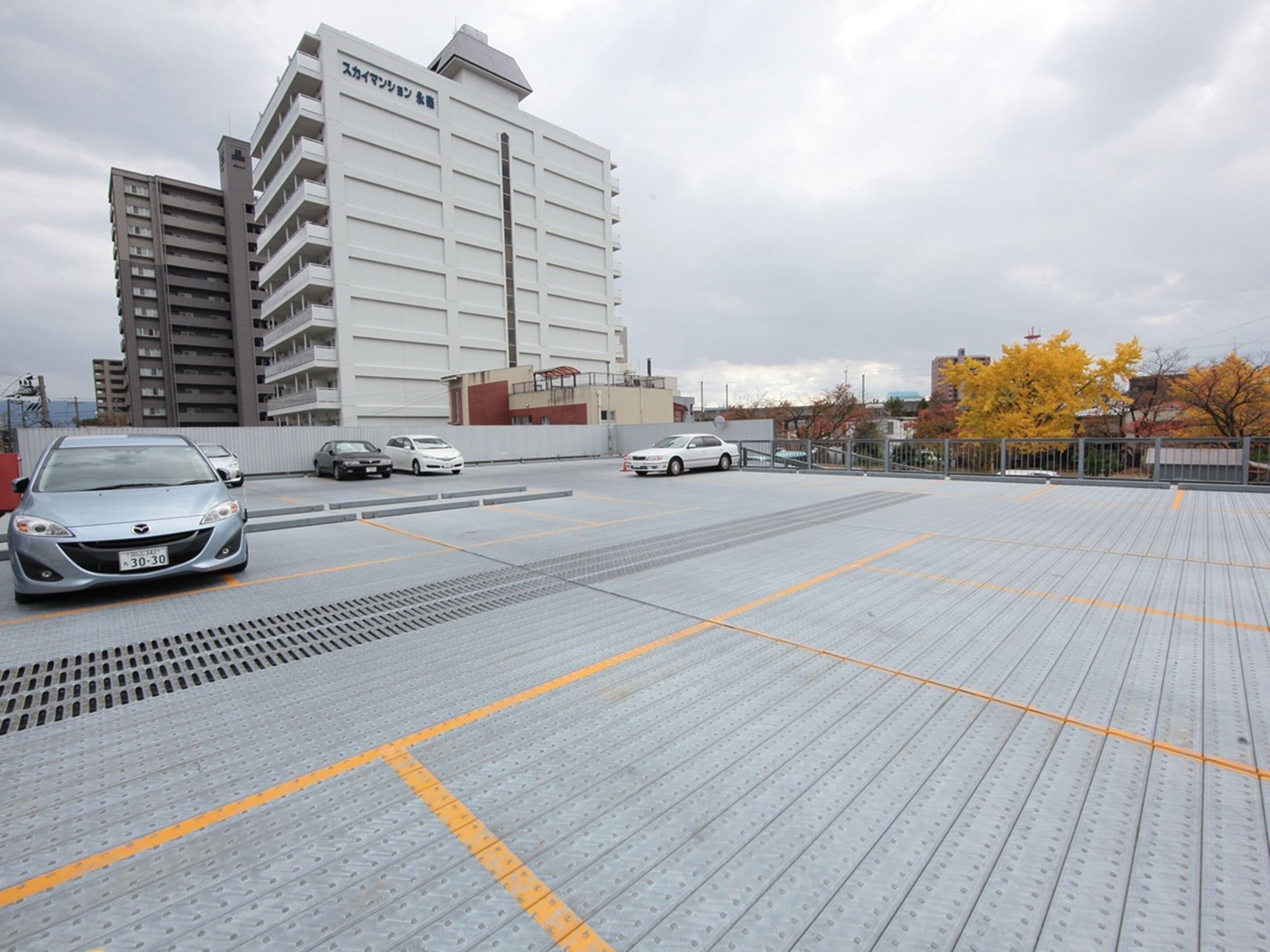 self-parking (surcharge) 500 per night