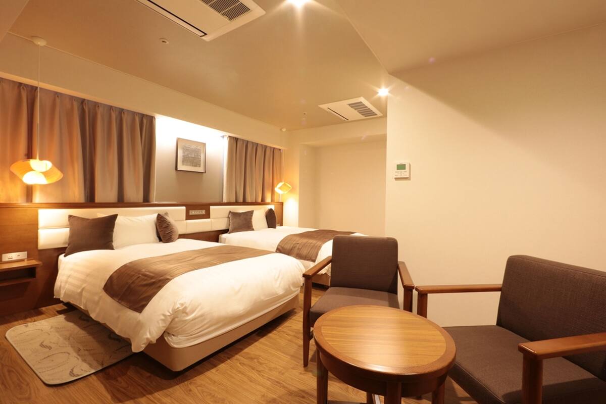 deluxe twin room | 1 bedroom, desk, iron/ironing board, free wifi