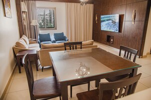 公寓, 2 间卧室 | 起居区 | 电视