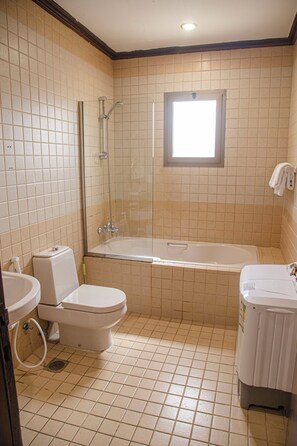 Free toiletries, hair dryer, bathrobes, slippers - Orans Suites (Jeddah)
