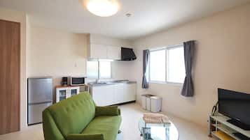 Standard Twin Room, Non Smoking | Living room
