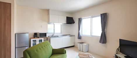 標準雙床房, 非吸煙房 | 客廳 | 平面電視、DVD 播放機