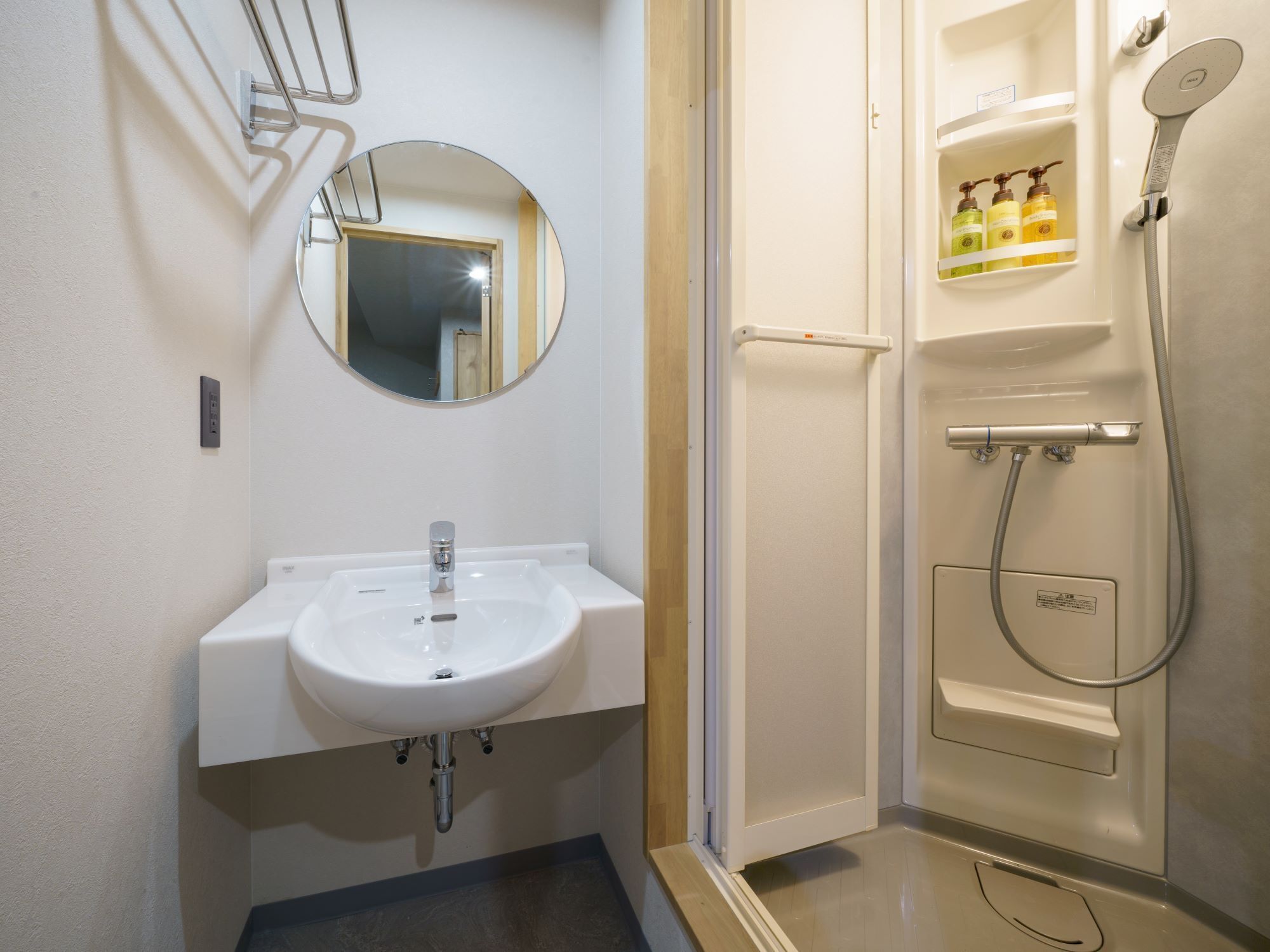 combined shower/bathtub, hair dryer, slippers, electronic bidet