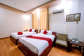 Ropa de cama de alta calidad, cubrecamas y minibar 