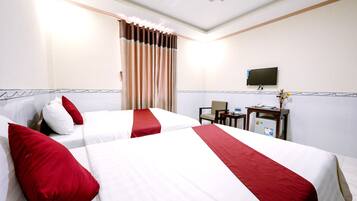 Bộ đồ giường cao cấp, chăn bông, minibar, két bảo mật tại phòng