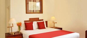 Deluxe Room | In-room safe, desk, free cots/infant beds, free WiFi