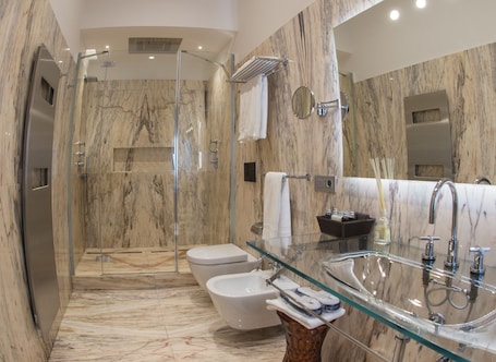 Triple Room, Partial Sea View | Bathroom. TownHouse Morgana