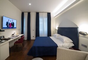 Comfort Double Room | Minibar, in-room safe, desk, soundproofing - TownHouse Morgana (Reggio Calabria)