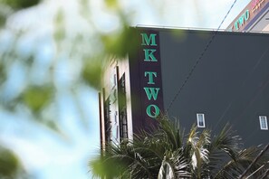 32-inch flat-screen TV with cable channels, TV